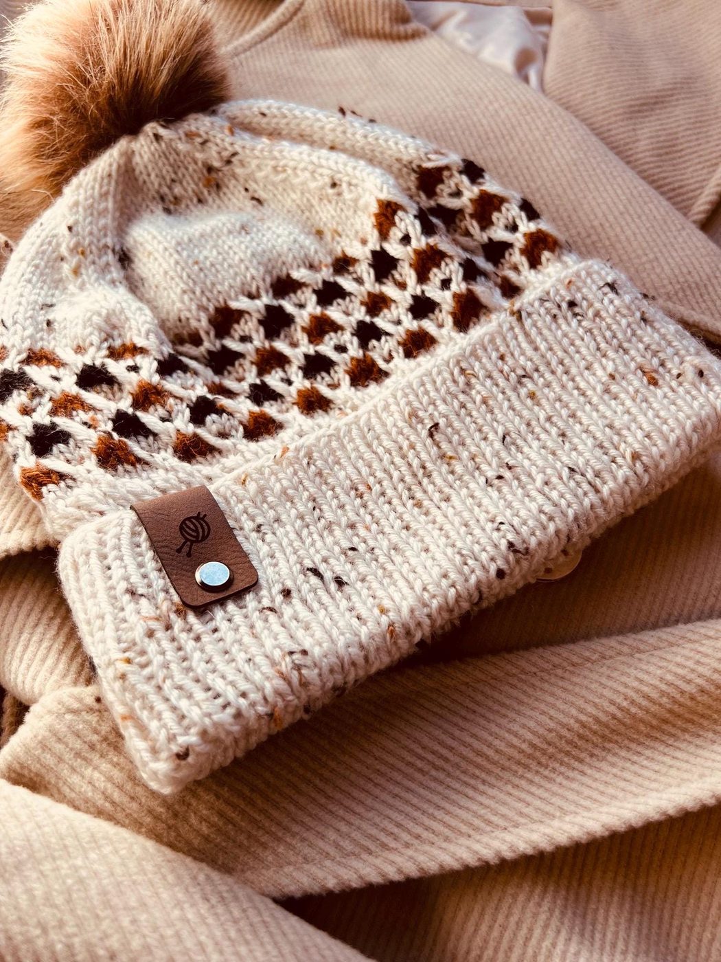 Oatmeal pattern beanie, Merino, faux-fur pom